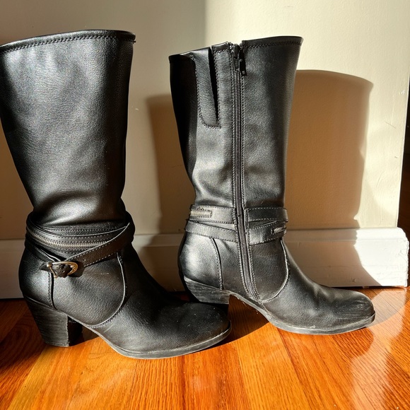 Calf Length Black Heeled Boots - Picture 4 of 5